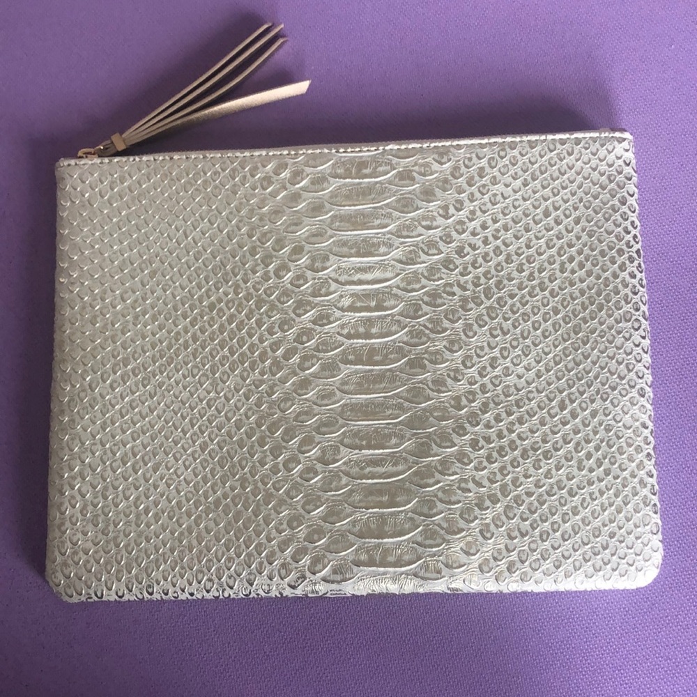 Stella Dot new out of package clutch